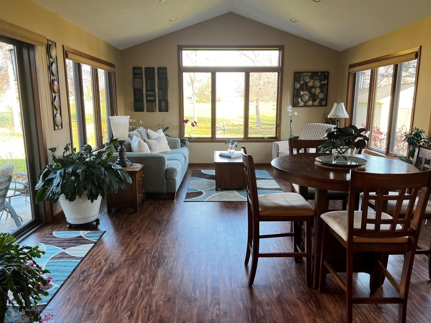 22 - Sunroom North.jpg