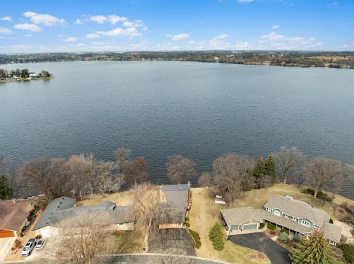 15-web-or-mls-2680 S Shore Drive, Prior Lak-17.jpg