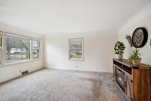 7863 Sunnyside Road, Mounds View, MN 55112