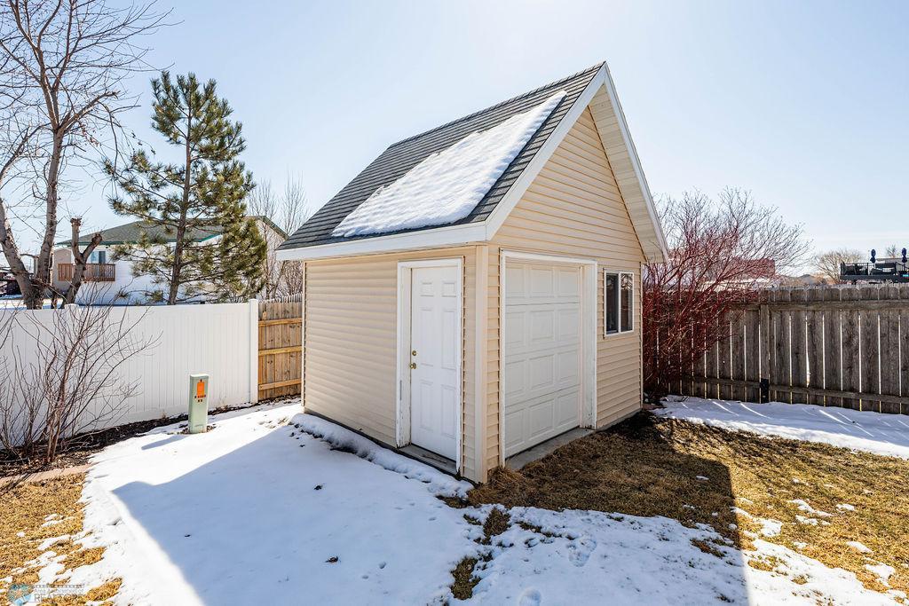 12x12 shed w/overhead door