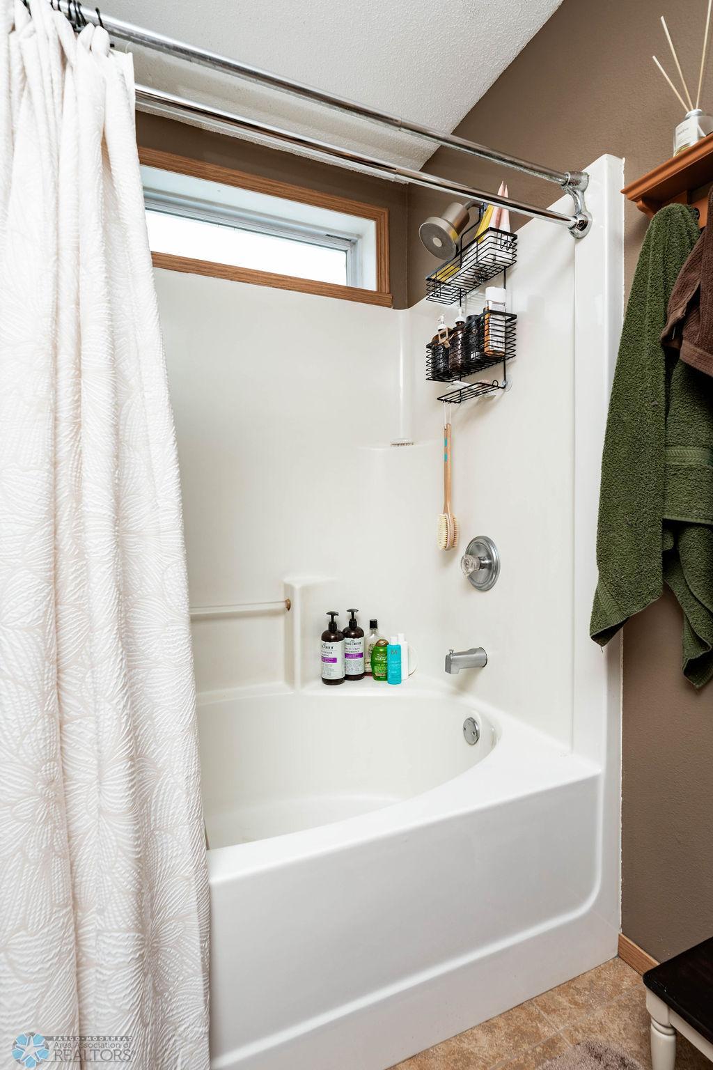 Upper garden tub