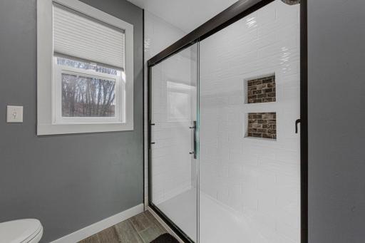 50 Main bathroom.jpg