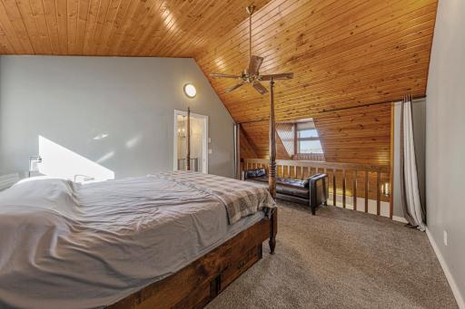 47 Main bedroom.jpg