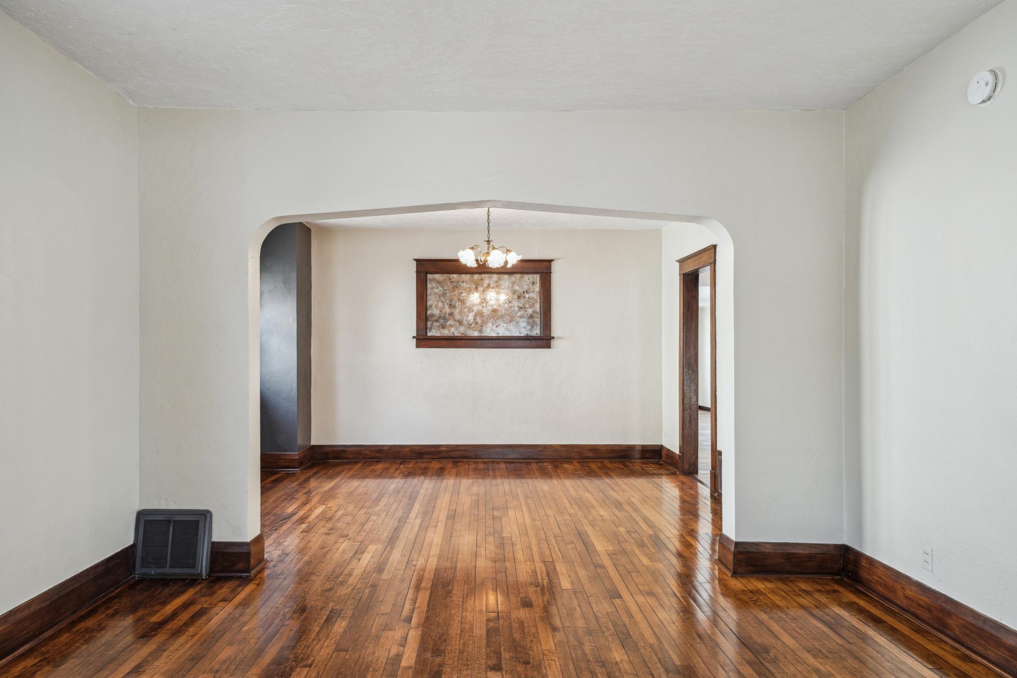 22_interior.jpg