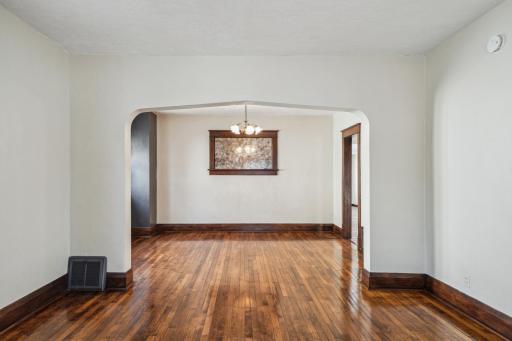 22_interior.jpg