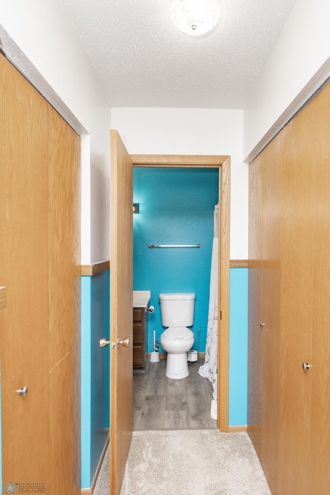 UPPER LEVEL FULL BATH