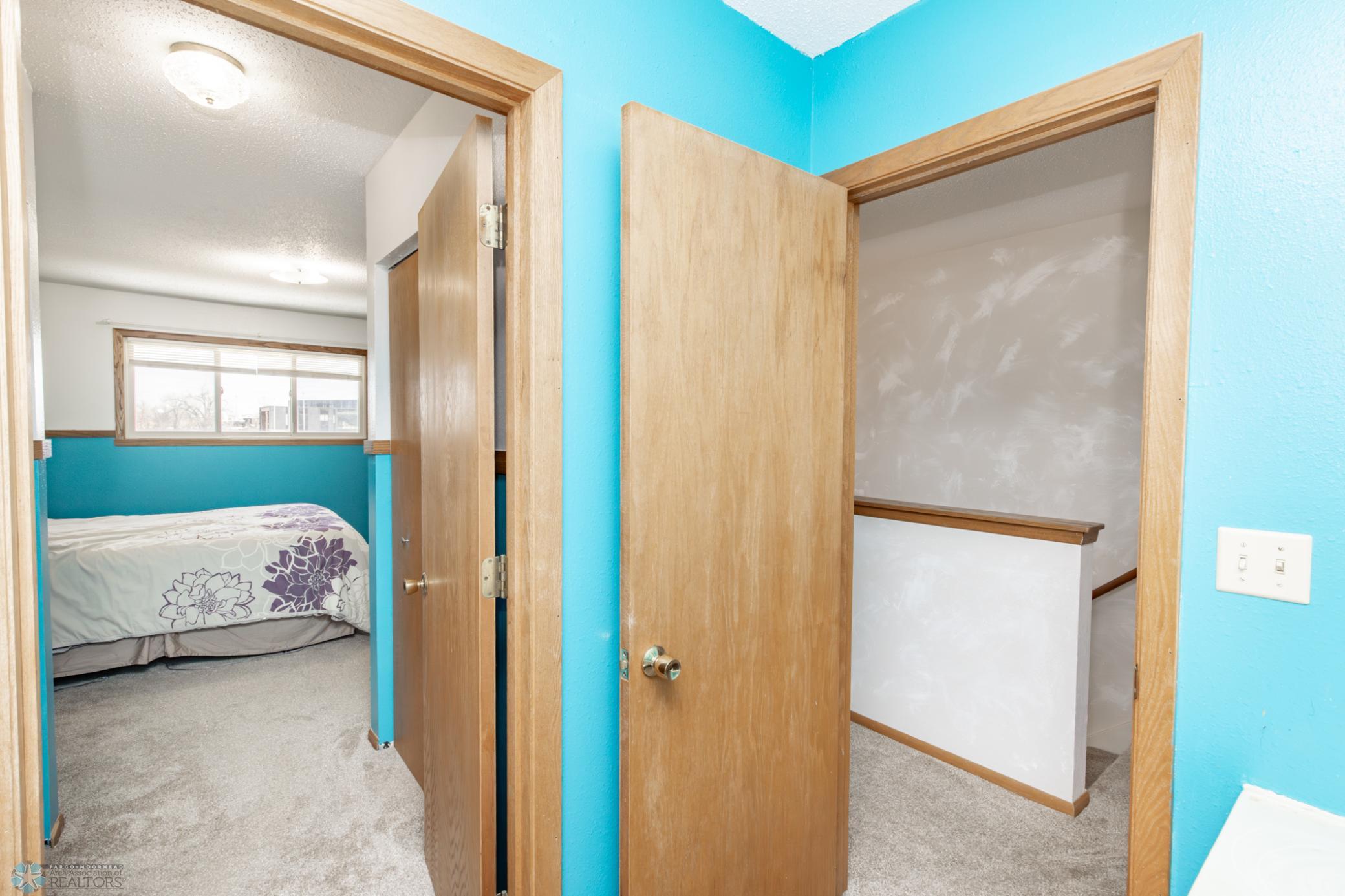 UPPER LEVEL FULL BATH