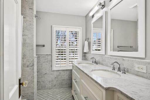 Shared full bathroom