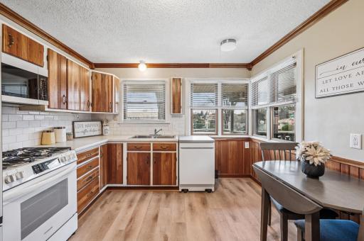 Gas stove is new and none of the appliances have been used!