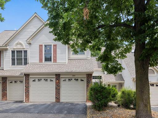 Welcome to Oregon Curve in the desirable West Bloomington neighborhood