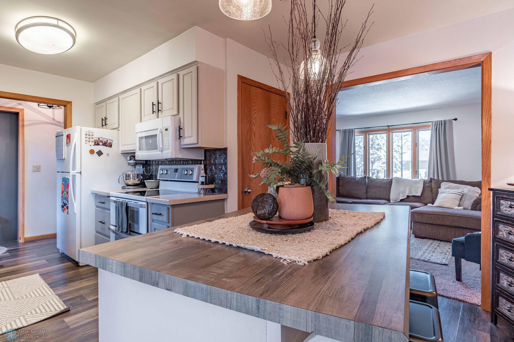 Kitchen Island (movable)