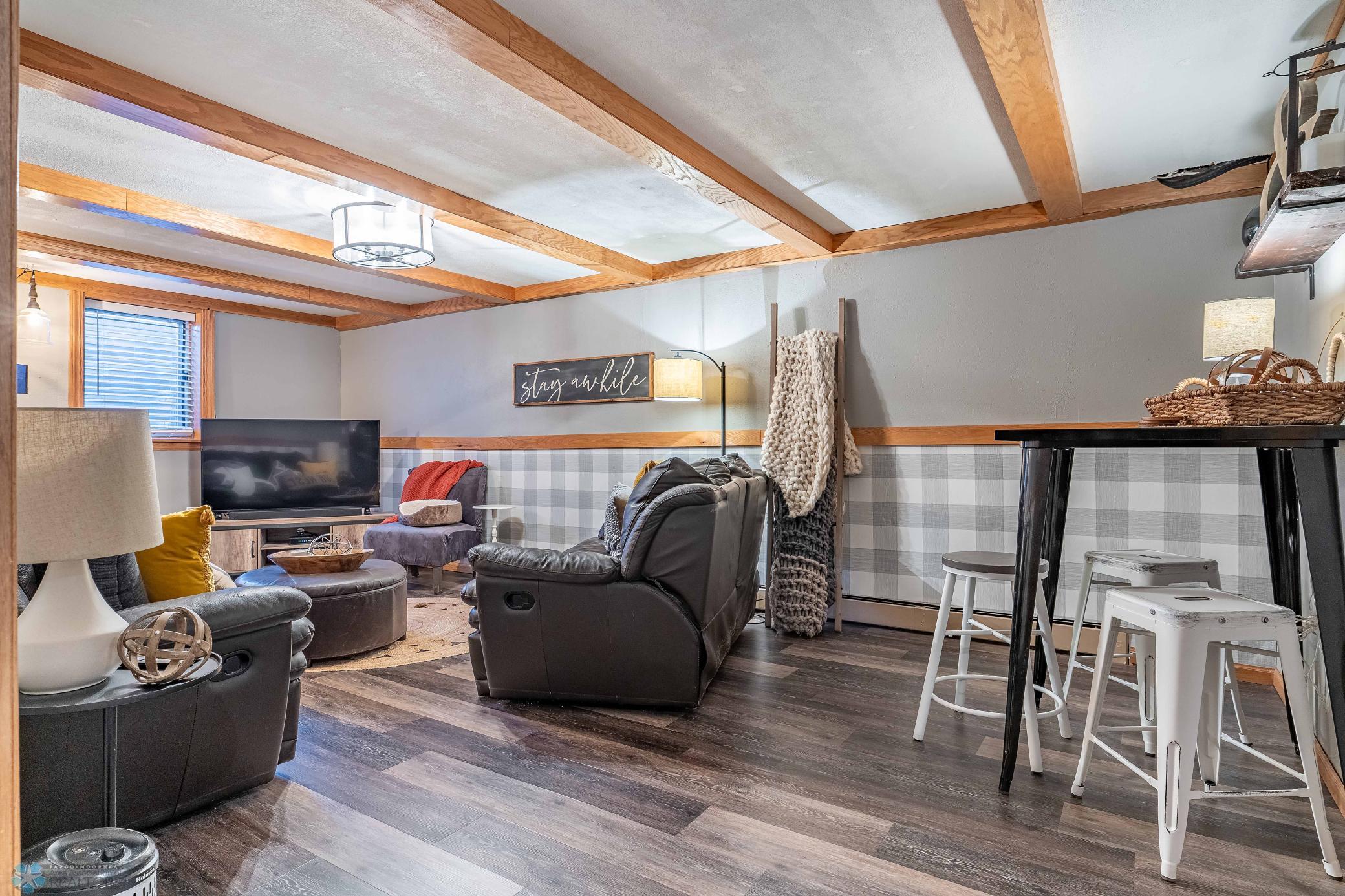 Family room w/gas fireplace