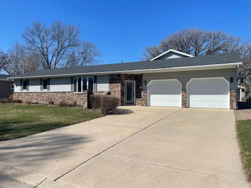 1613 Bunker Hill Road, Albert Lea, MN 56007