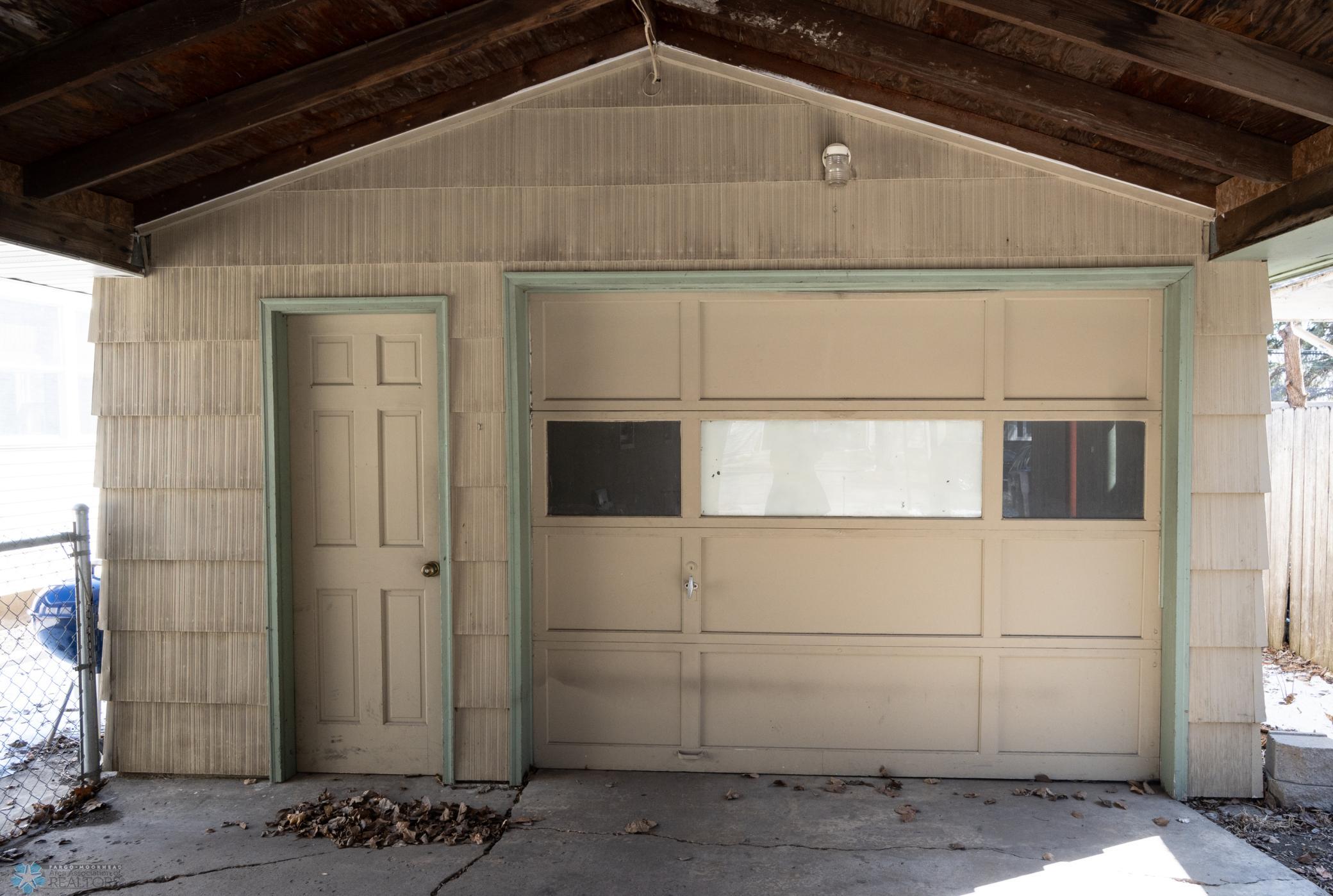 detached garage