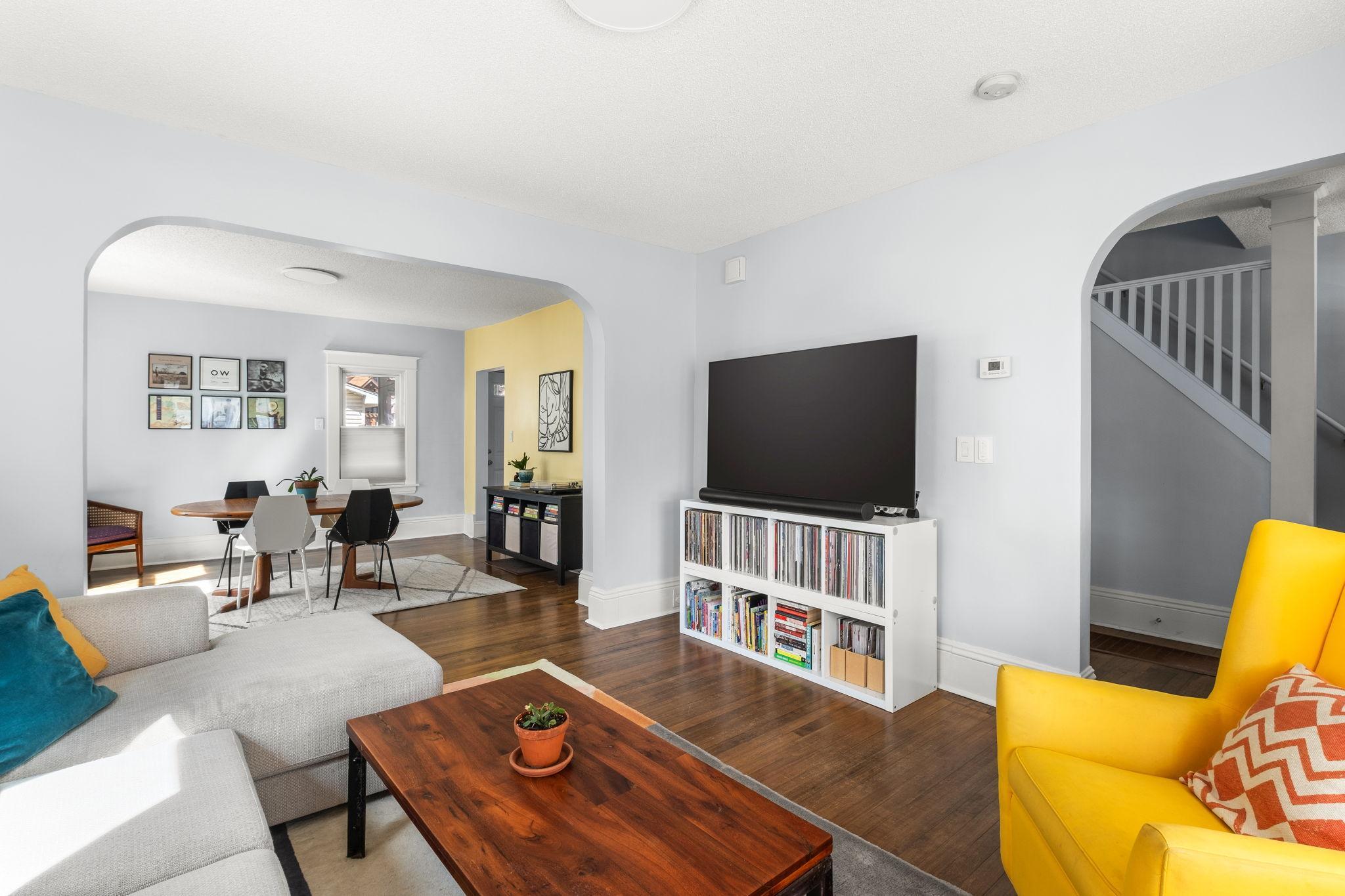6-web-or-mls-3932 44th Ave S-0006.jpg