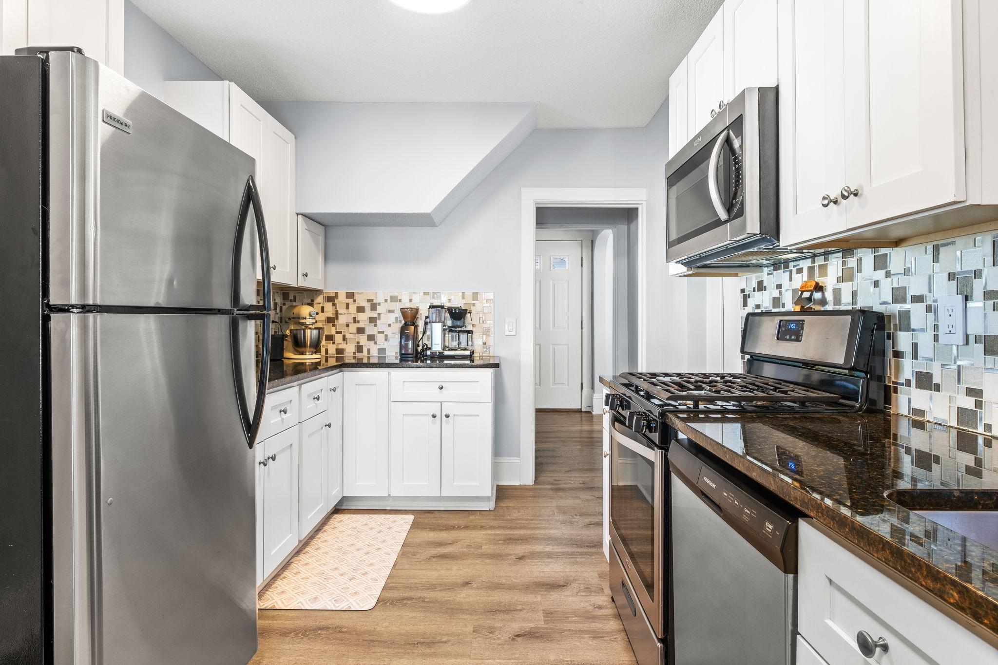 14-web-or-mls-3932 44th Ave S-0014.jpg