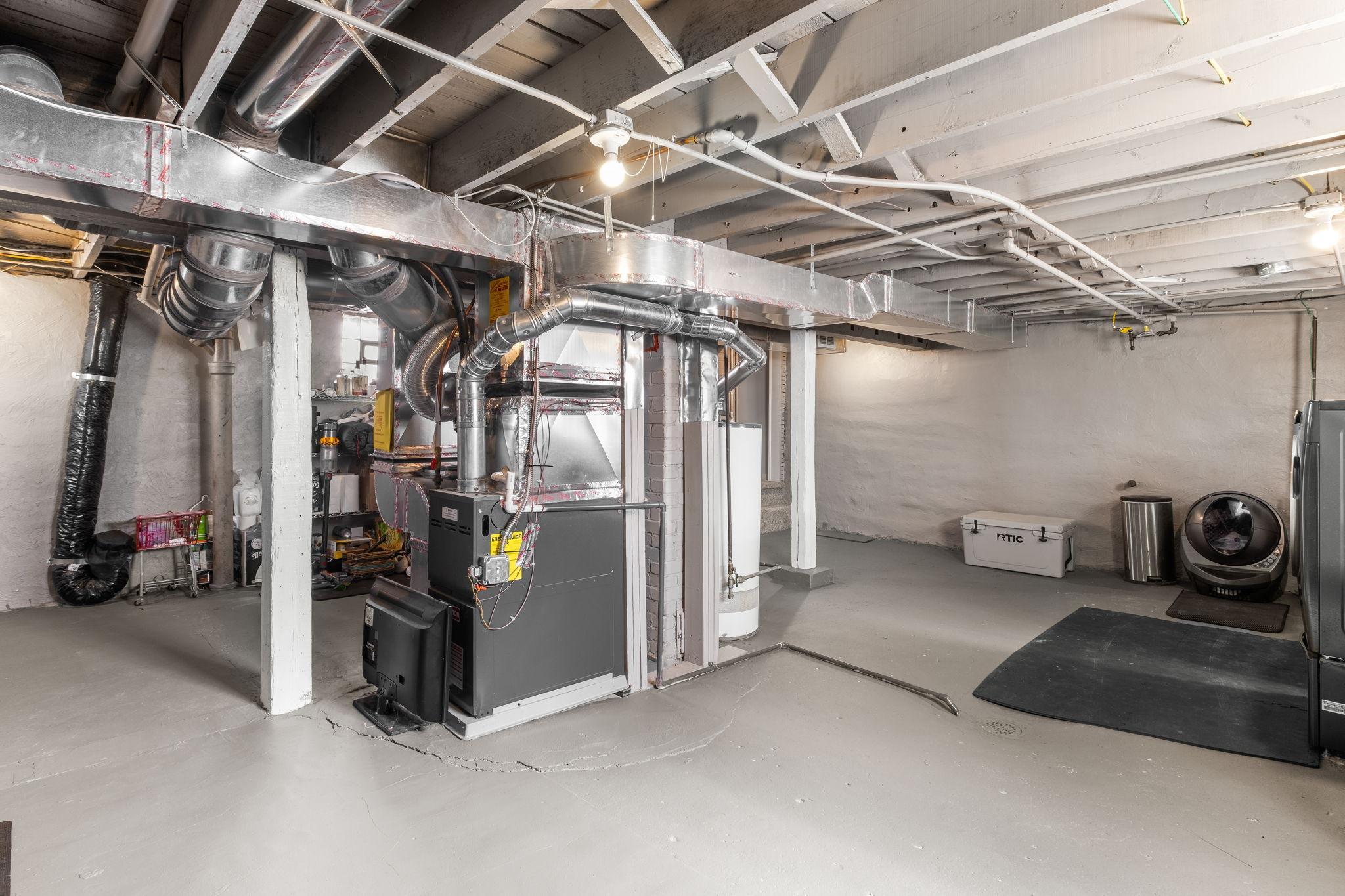 27-web-or-mls-3932 44th Ave S-0027.jpg