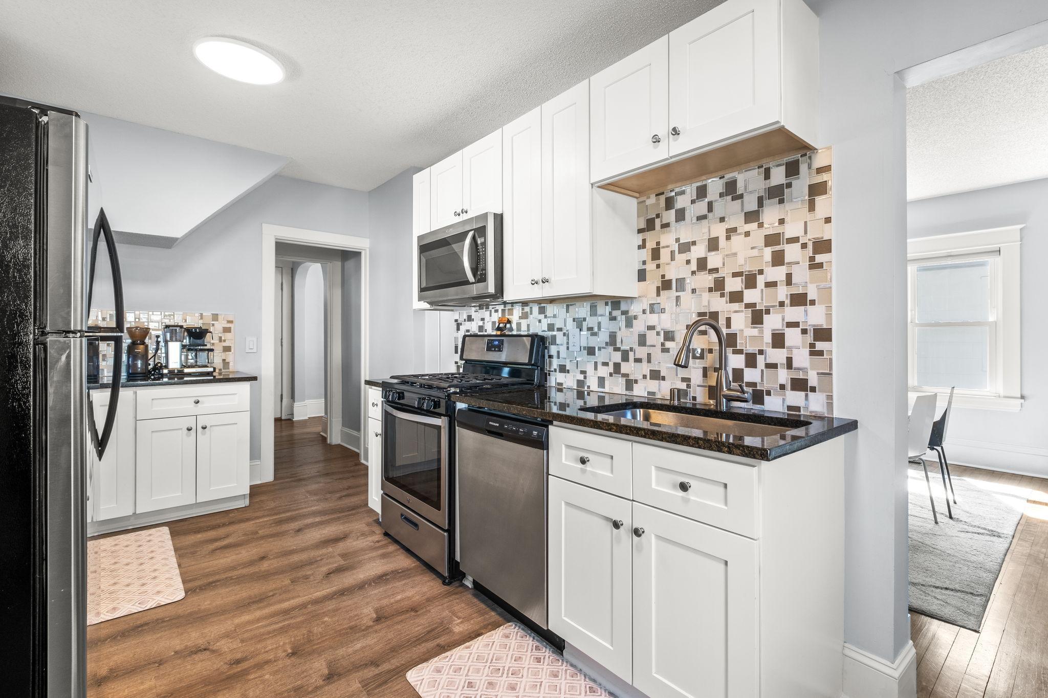 13-web-or-mls-3932 44th Ave S-0013.jpg