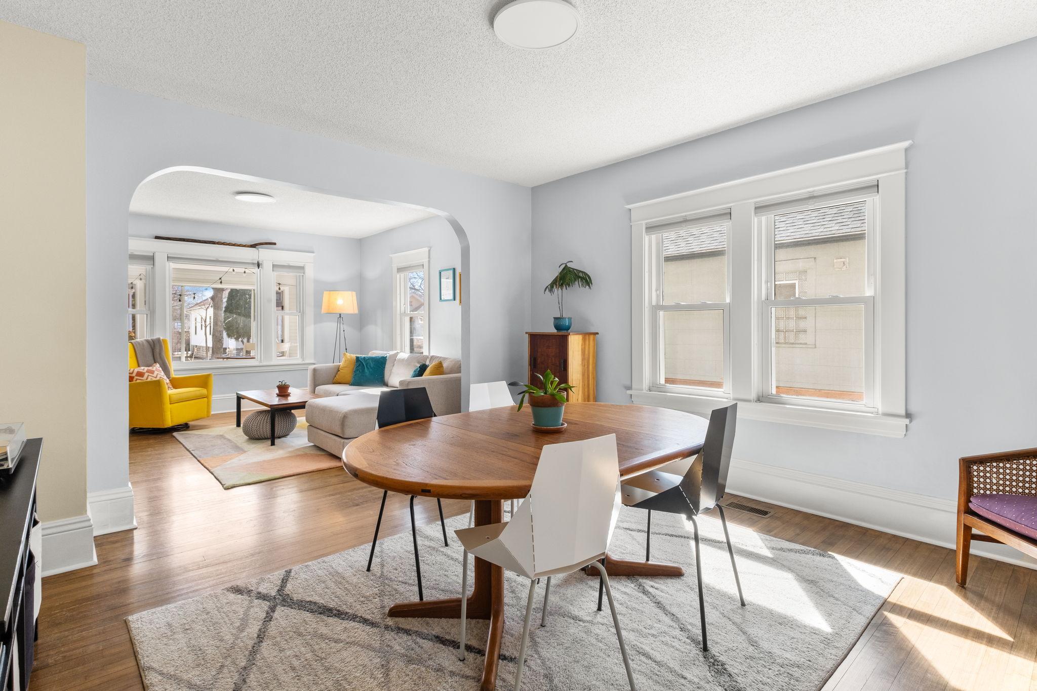 10-web-or-mls-3932 44th Ave S-0010.jpg