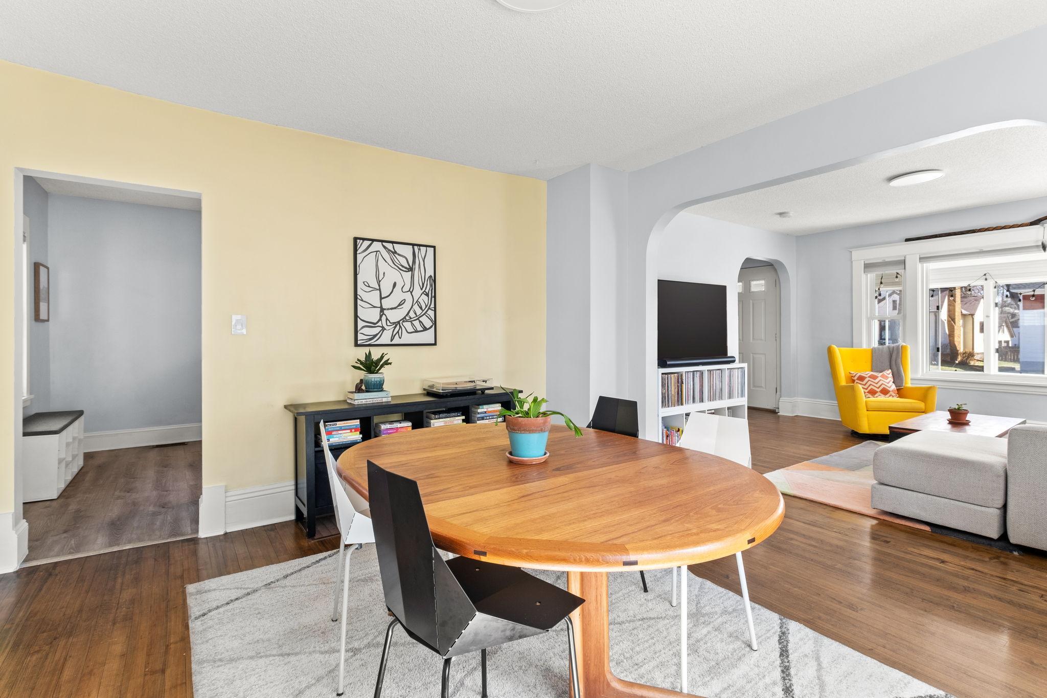 11-web-or-mls-3932 44th Ave S-0011.jpg