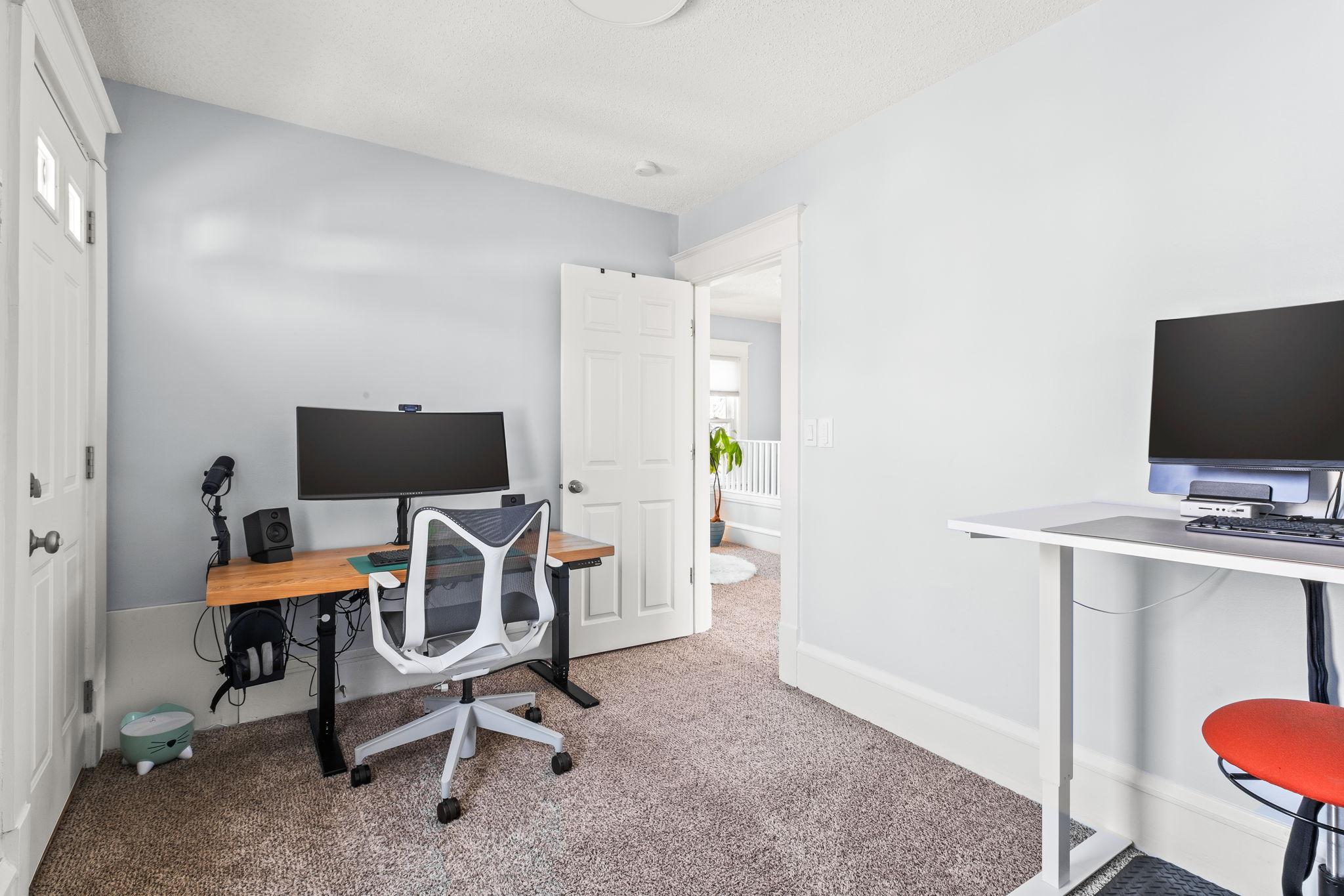 22-web-or-mls-3932 44th Ave S-0022.jpg