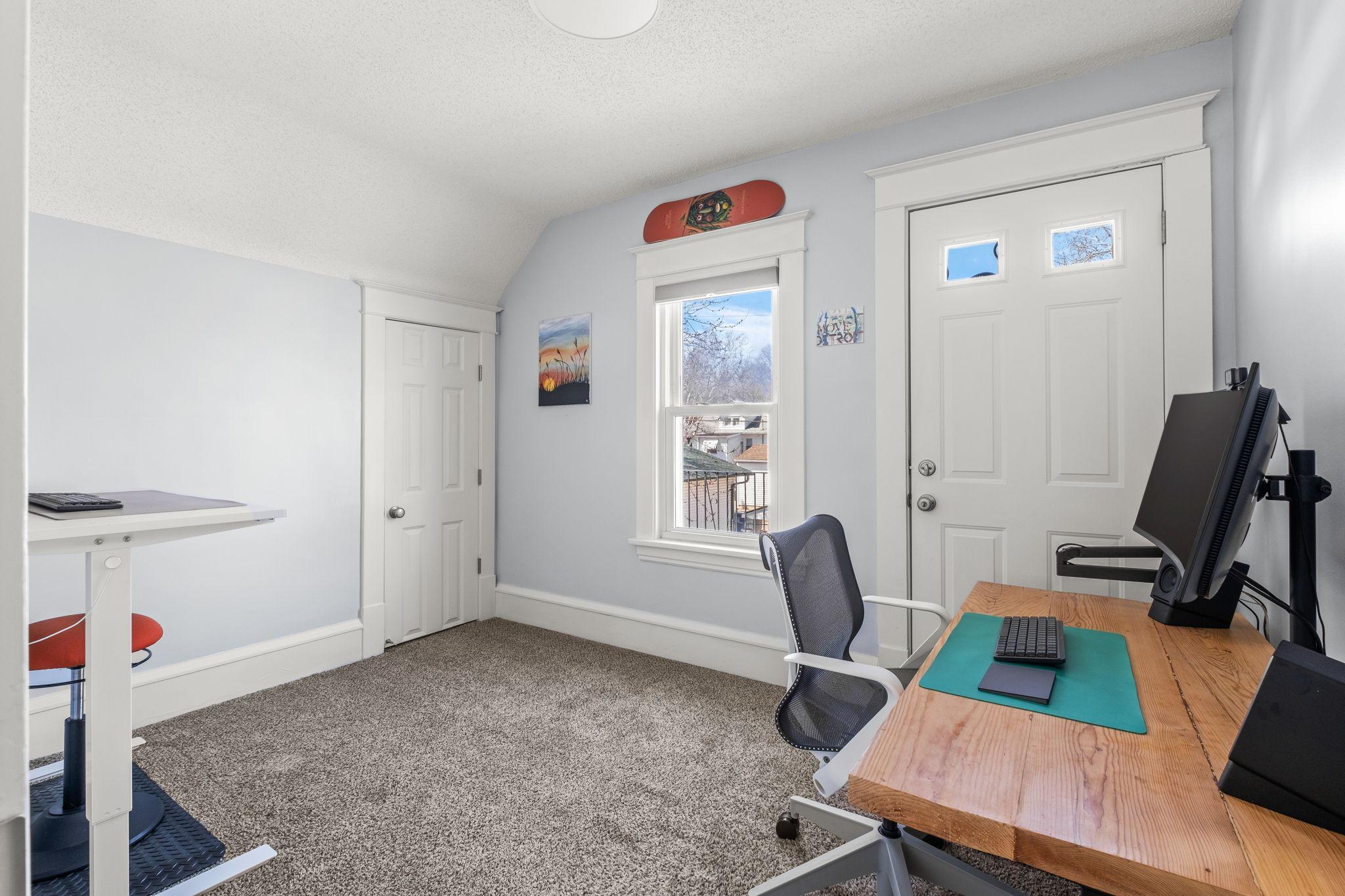 21-web-or-mls-3932 44th Ave S-0021.jpg