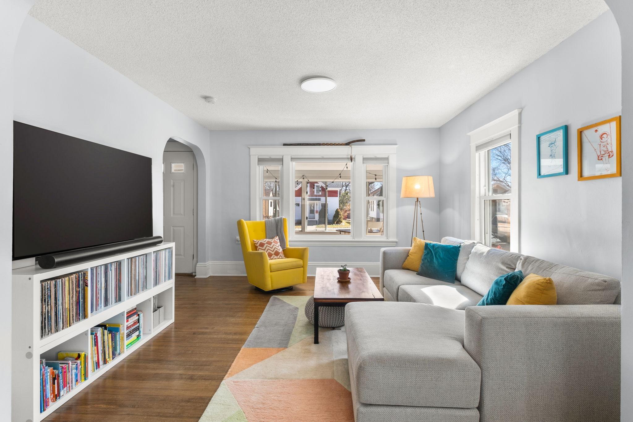 8-web-or-mls-3932 44th Ave S-0008.jpg