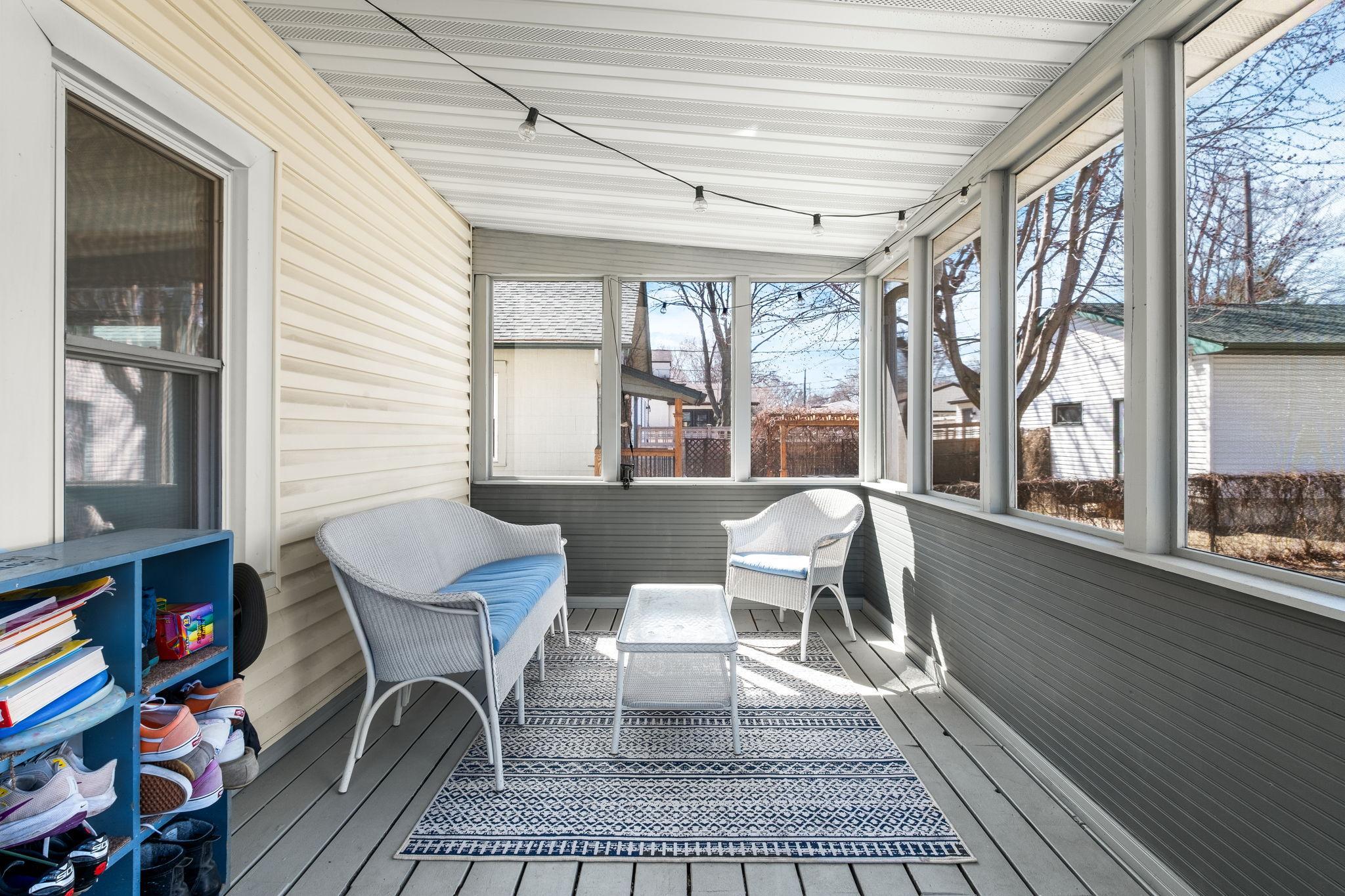 15-web-or-mls-3932 44th Ave S-0015.jpg