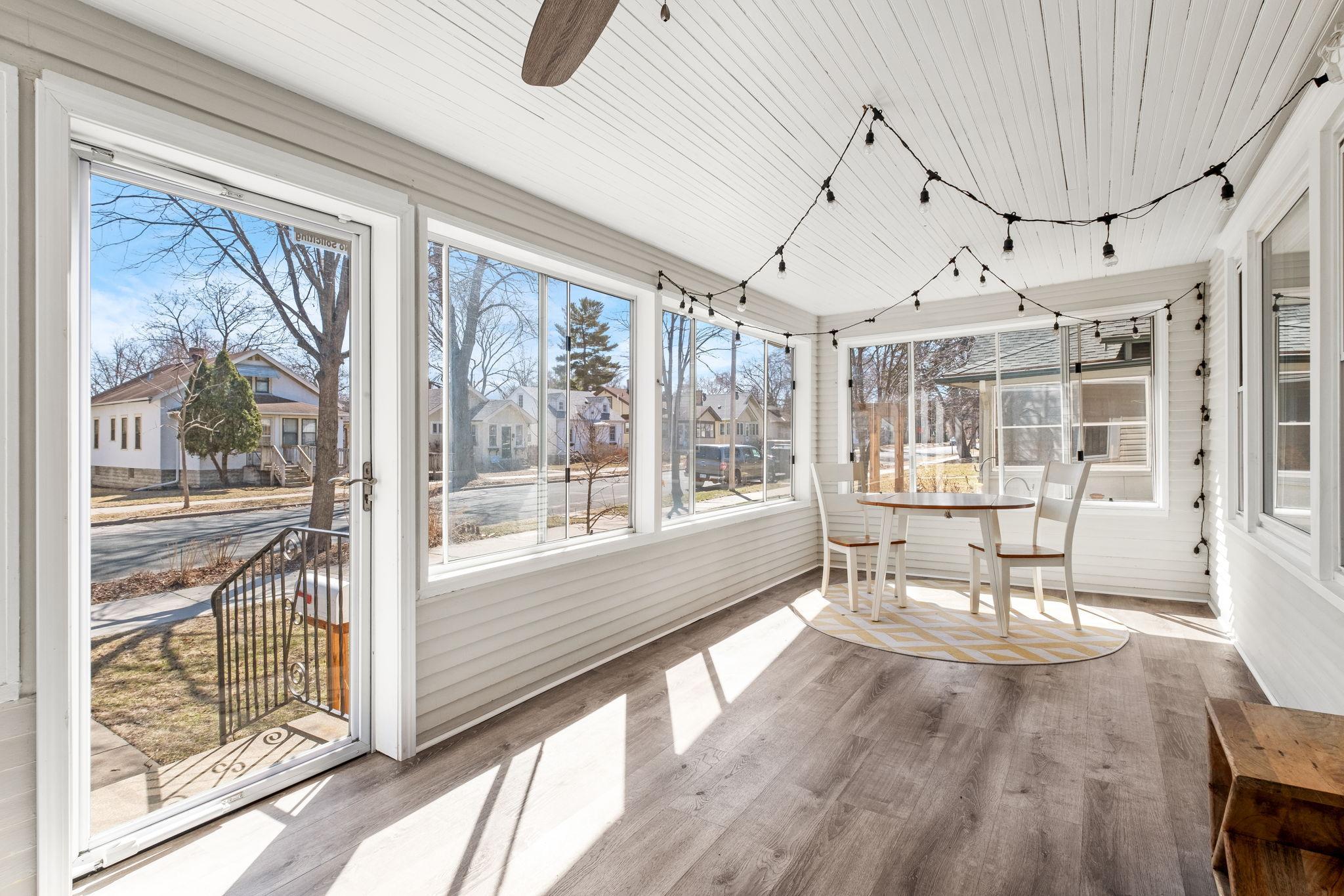28-web-or-mls-3932 44th Ave S-0028.jpg