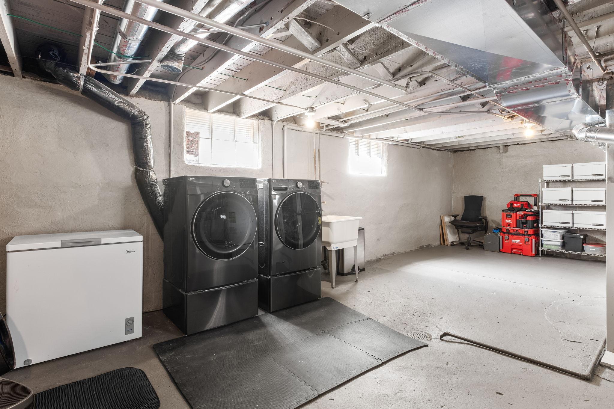 26-web-or-mls-3932 44th Ave S-0026.jpg