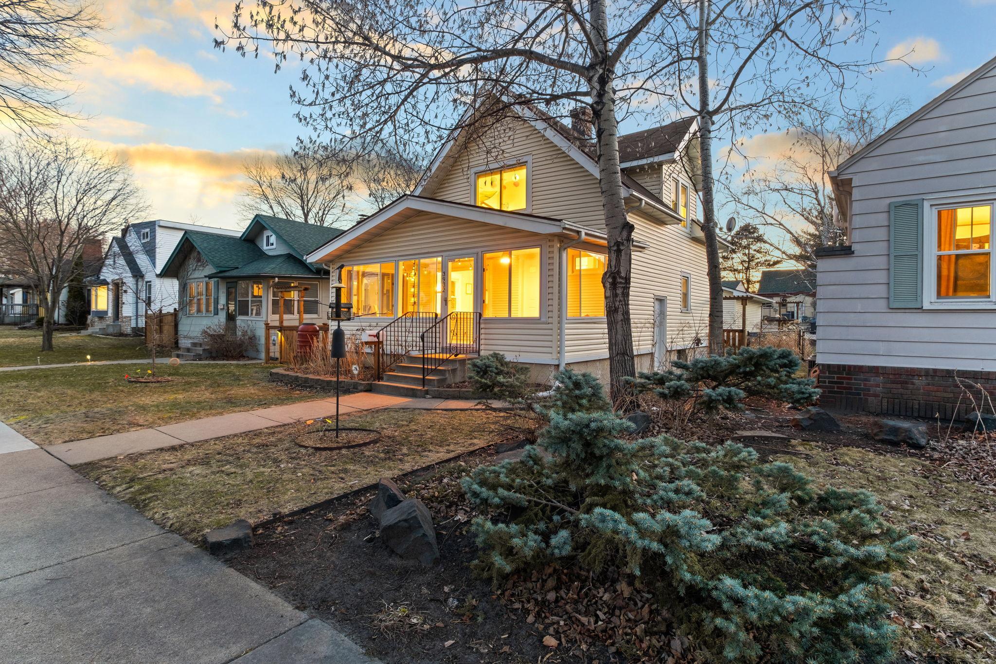 5-web-or-mls-3932 44th Ave S-0005.jpg