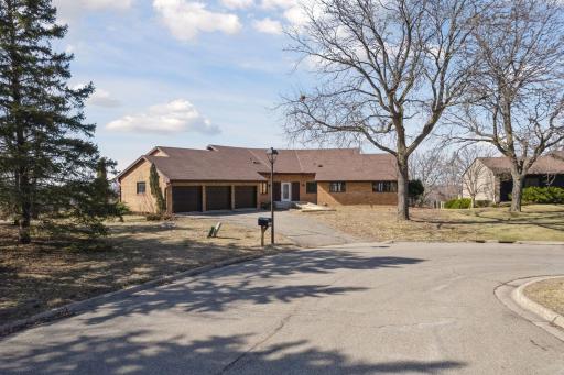 3108 Foxpoint Circle, Burnsville, MN 55337