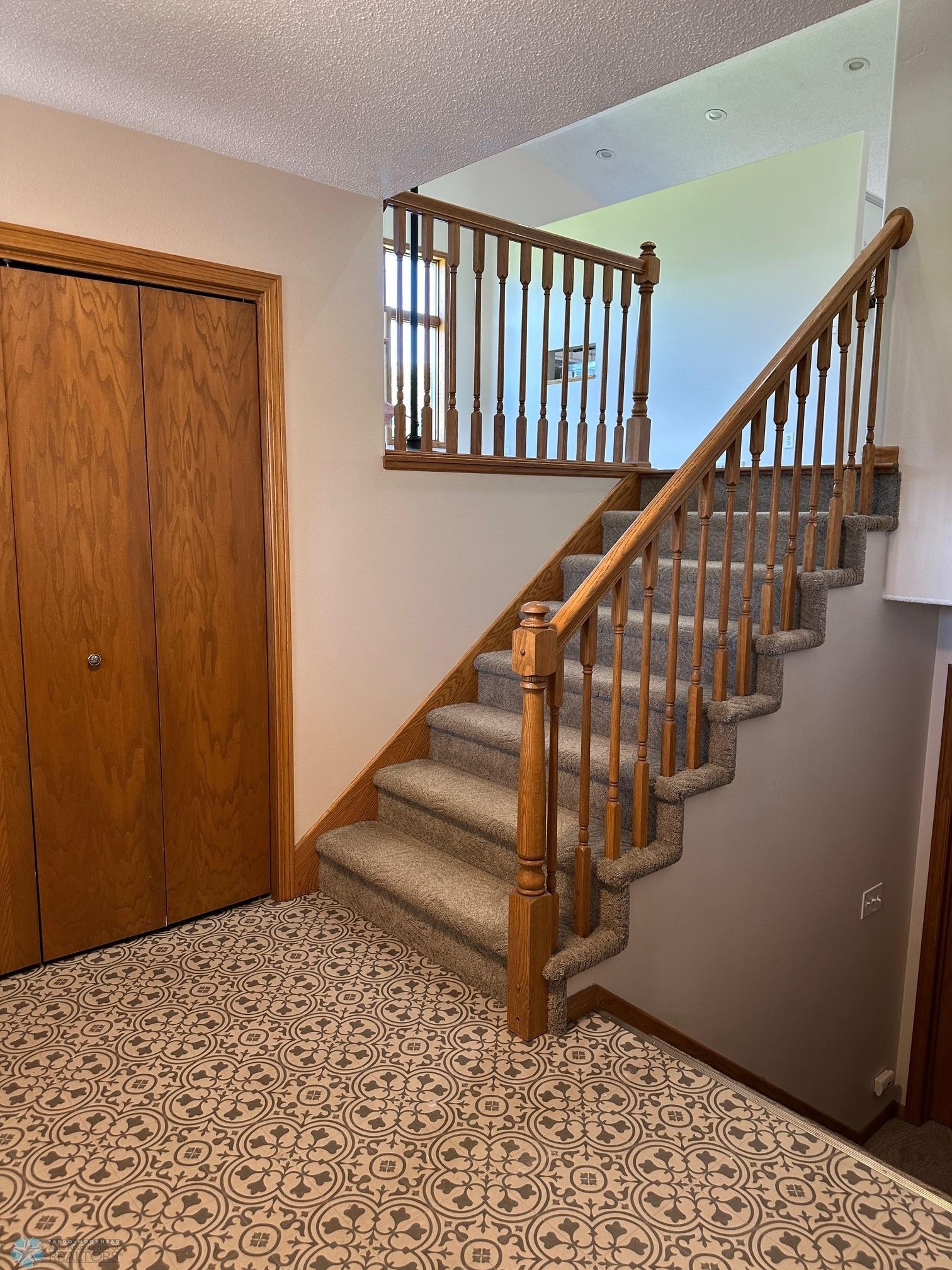 Foyer 1.jpg