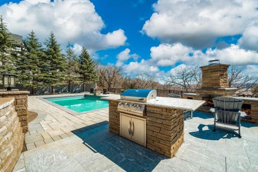 9995 Dell Road, Eden Prairie, MN 55347