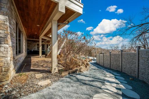 9995 Dell Road, Eden Prairie, MN 55347