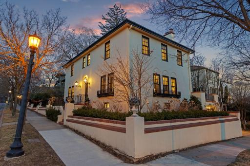 1919 Mount Curve Avenue, Minneapolis, MN 55403
