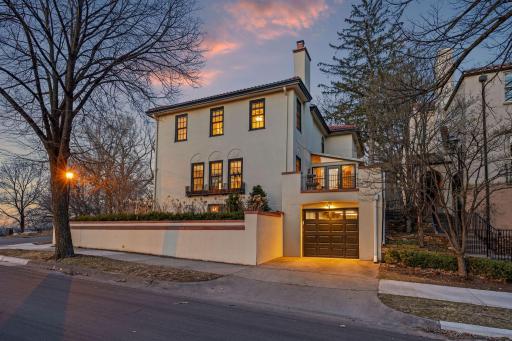 1919 Mount Curve Avenue, Minneapolis, MN 55403