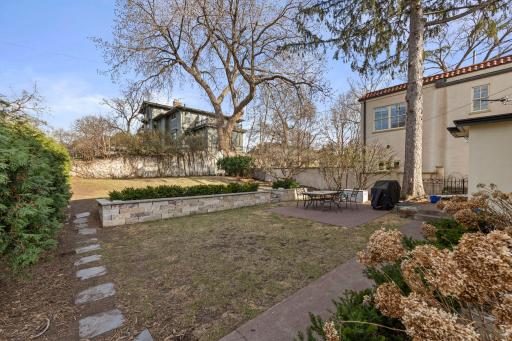1919 Mount Curve Avenue, Minneapolis, MN 55403