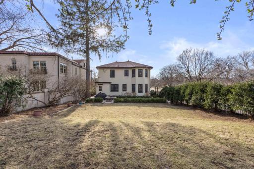 1919 Mount Curve Avenue, Minneapolis, MN 55403