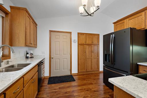 Very nice kitchen with new quartz countertops, all new black stainless steel appliances (2020), new sink, new garbage disposal, built-in pantry cabinet and vinyl plank flooring!