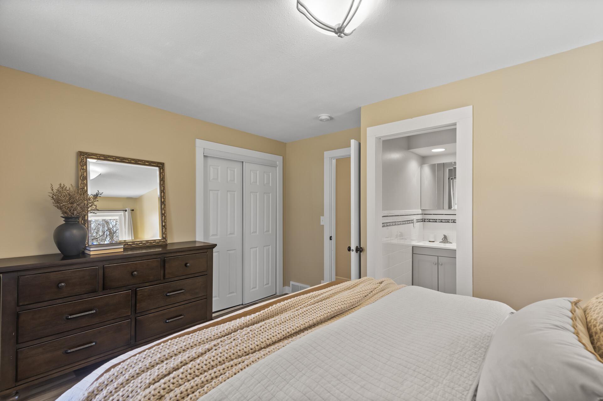 22_4700_Twin_Haven22_mls.jpg