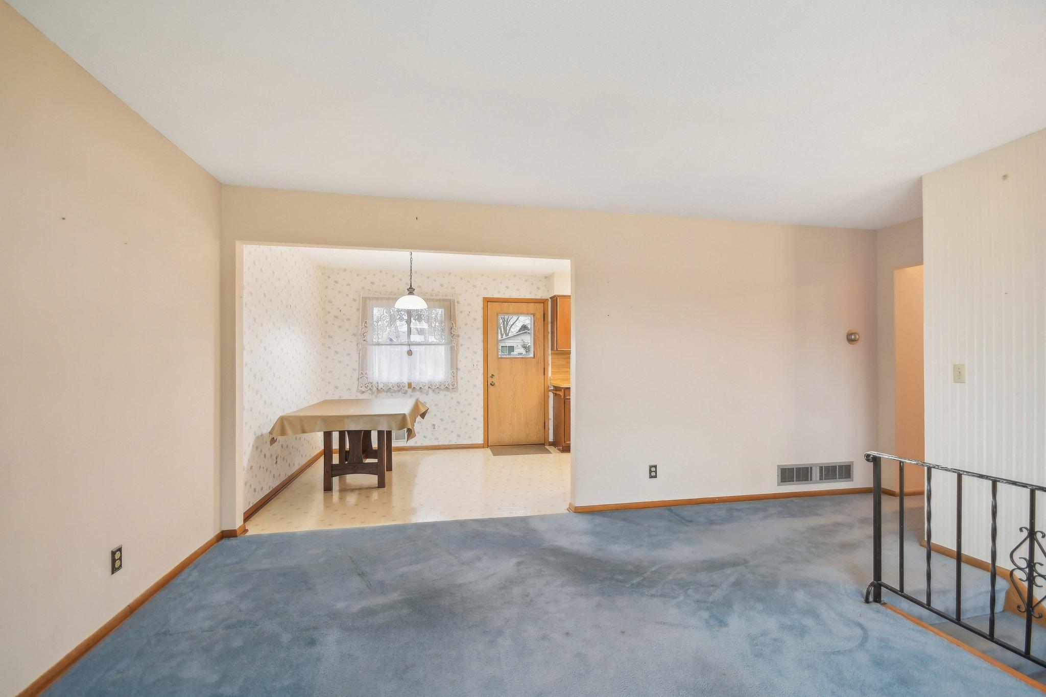 45-web-or-mls-Iona Ln-1104-039.jpg