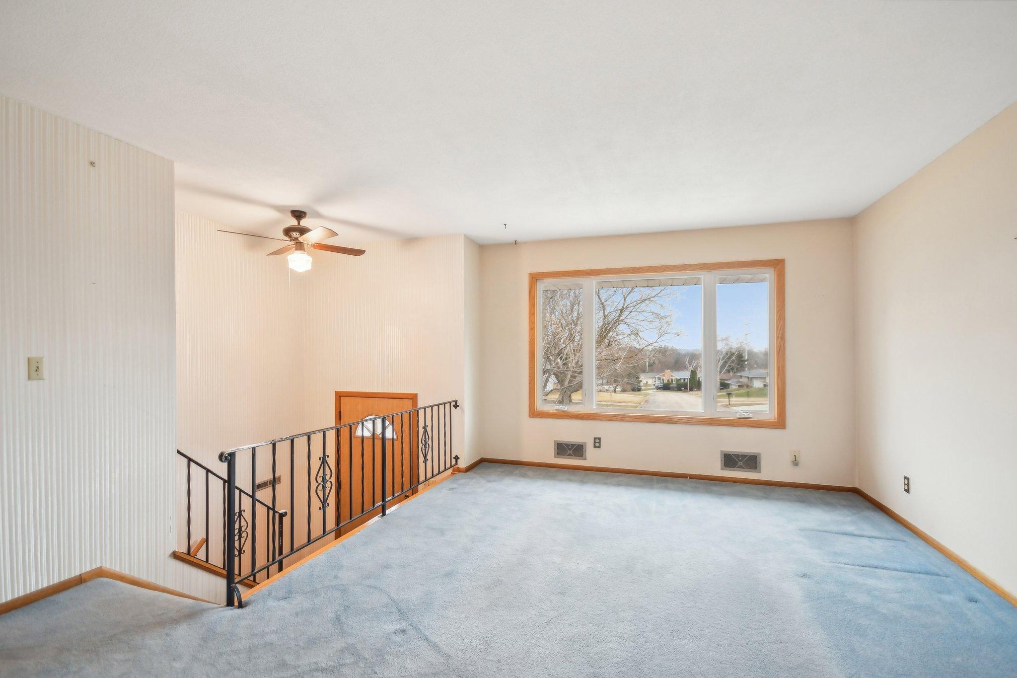 42-web-or-mls-Iona Ln-1104-038.jpg