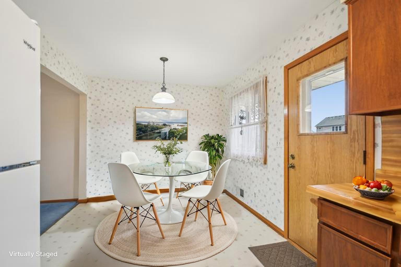17-web-or-mls-Iona-Ln-1104-016 -virtually staged watermark.jpg