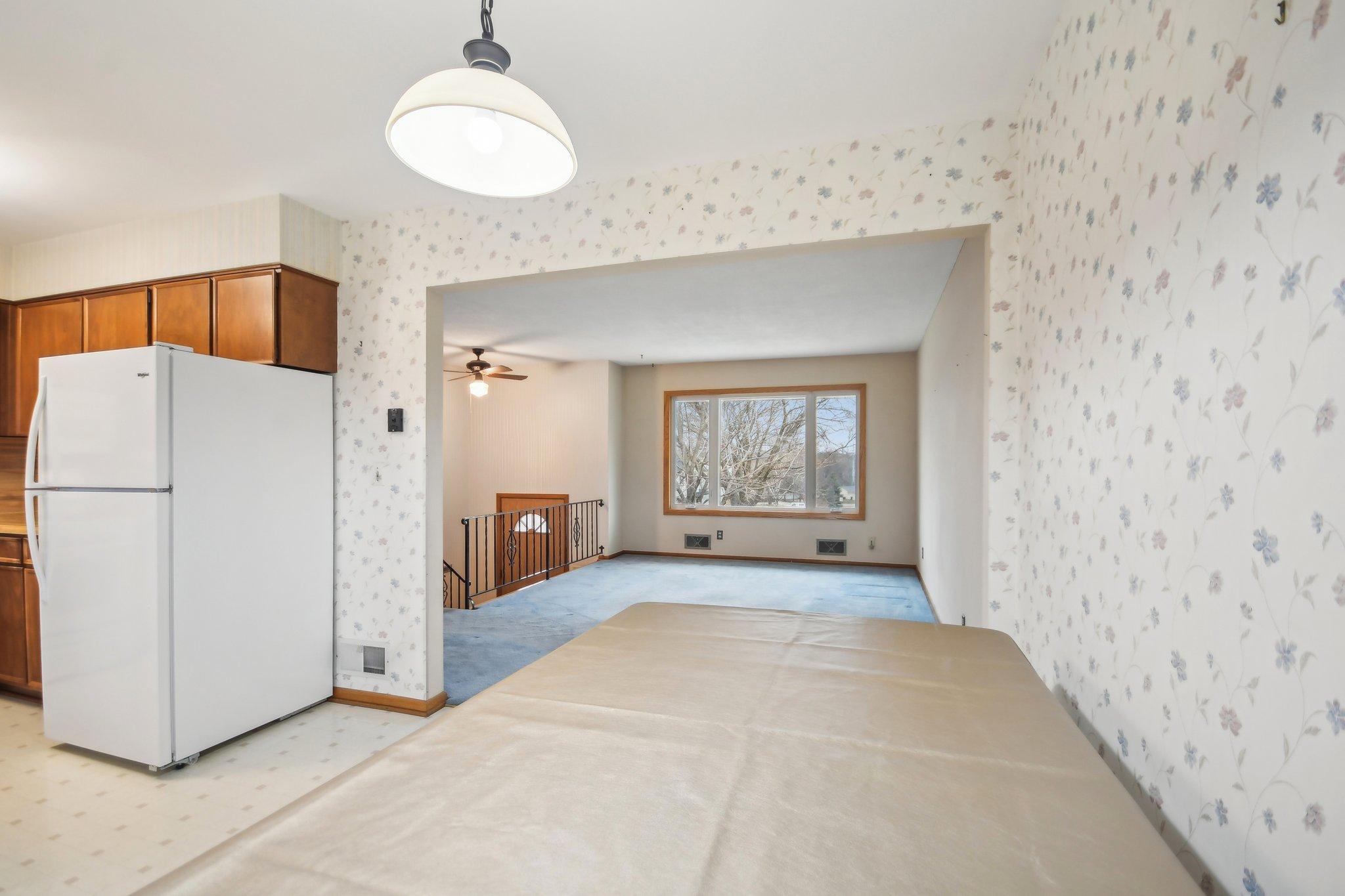 15-web-or-mls-Iona Ln-1104-015.jpg