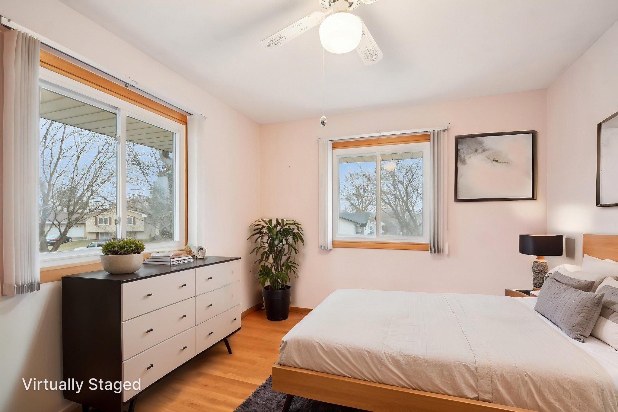 28-web-or-mls-Iona Ln-1104-025 virtually staged.jpg