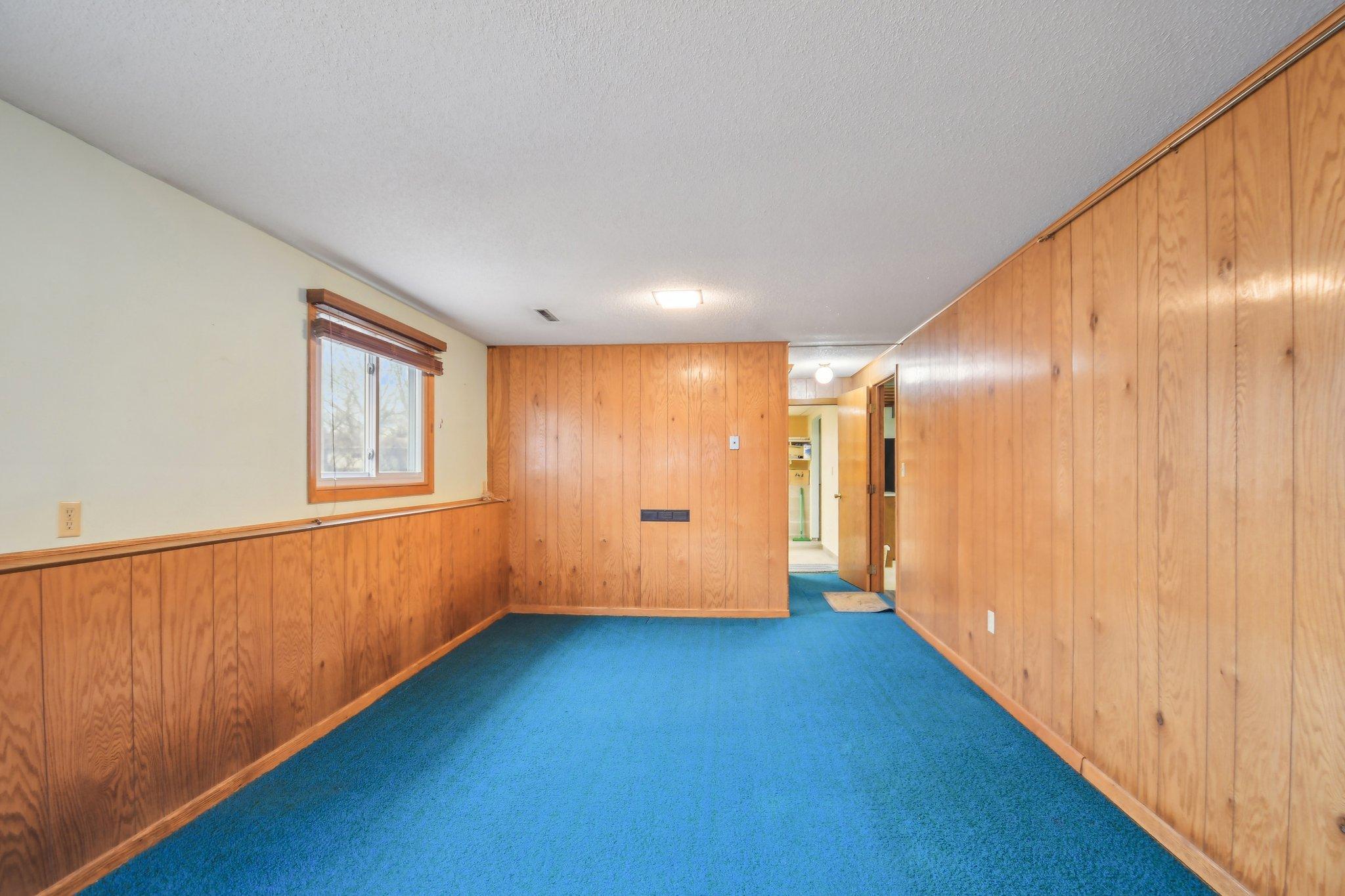 8-web-or-mls-Iona Ln-1104-008.jpg