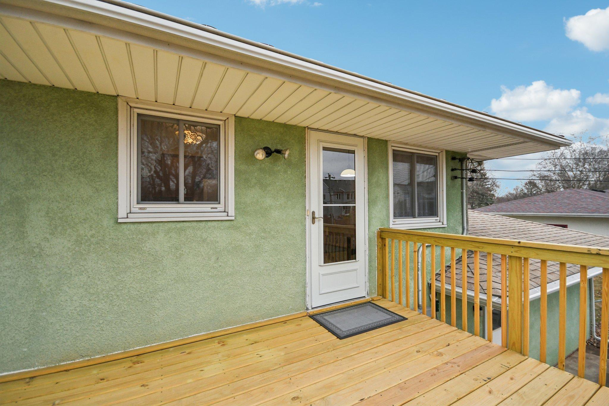 53-web-or-mls-Iona Ln-1104-047.jpg