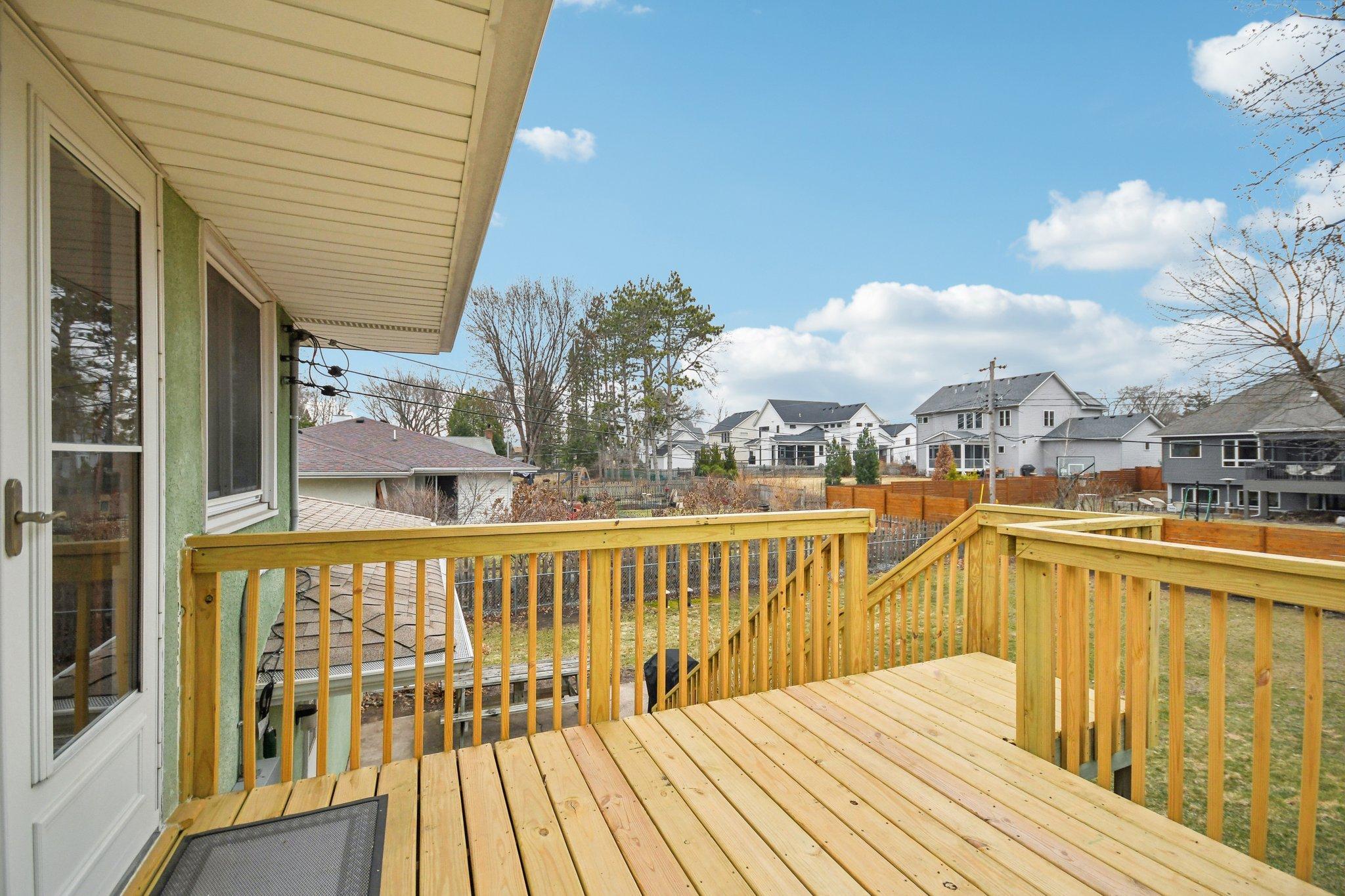 54-web-or-mls-Iona Ln-1104-048.jpg