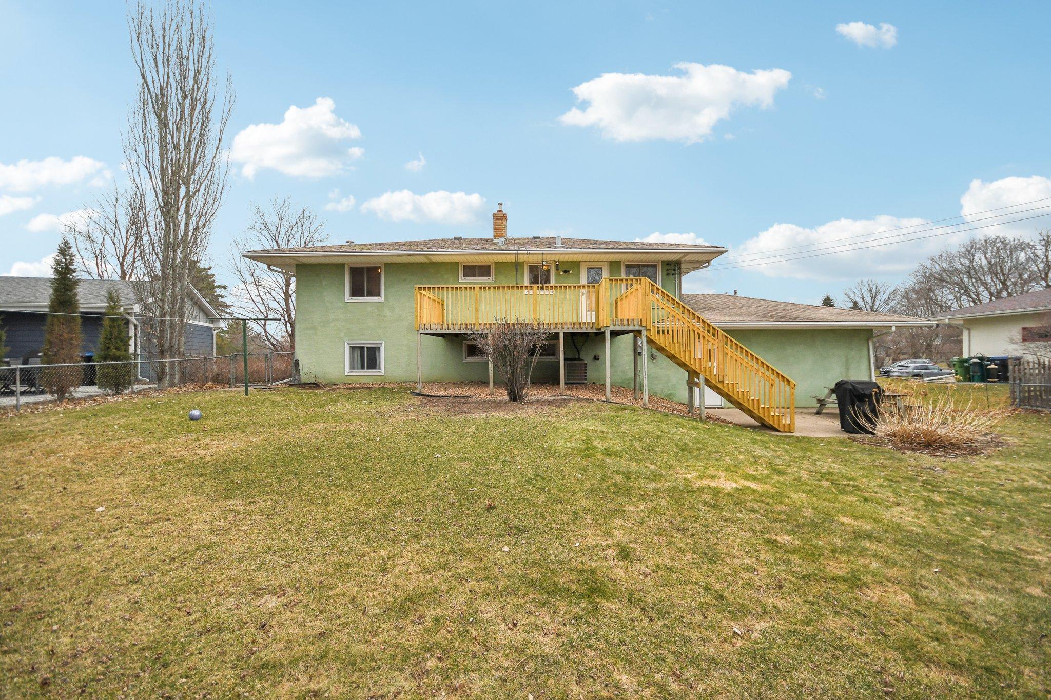 58-web-or-mls-Iona Ln-1104-052.jpg